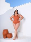 body zarah fluity gola redonda bege plus size