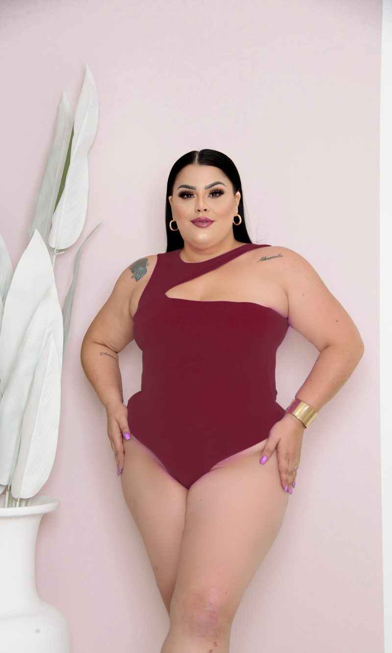 body anarruga mada com decote transversal plus size fucsia (cópia)