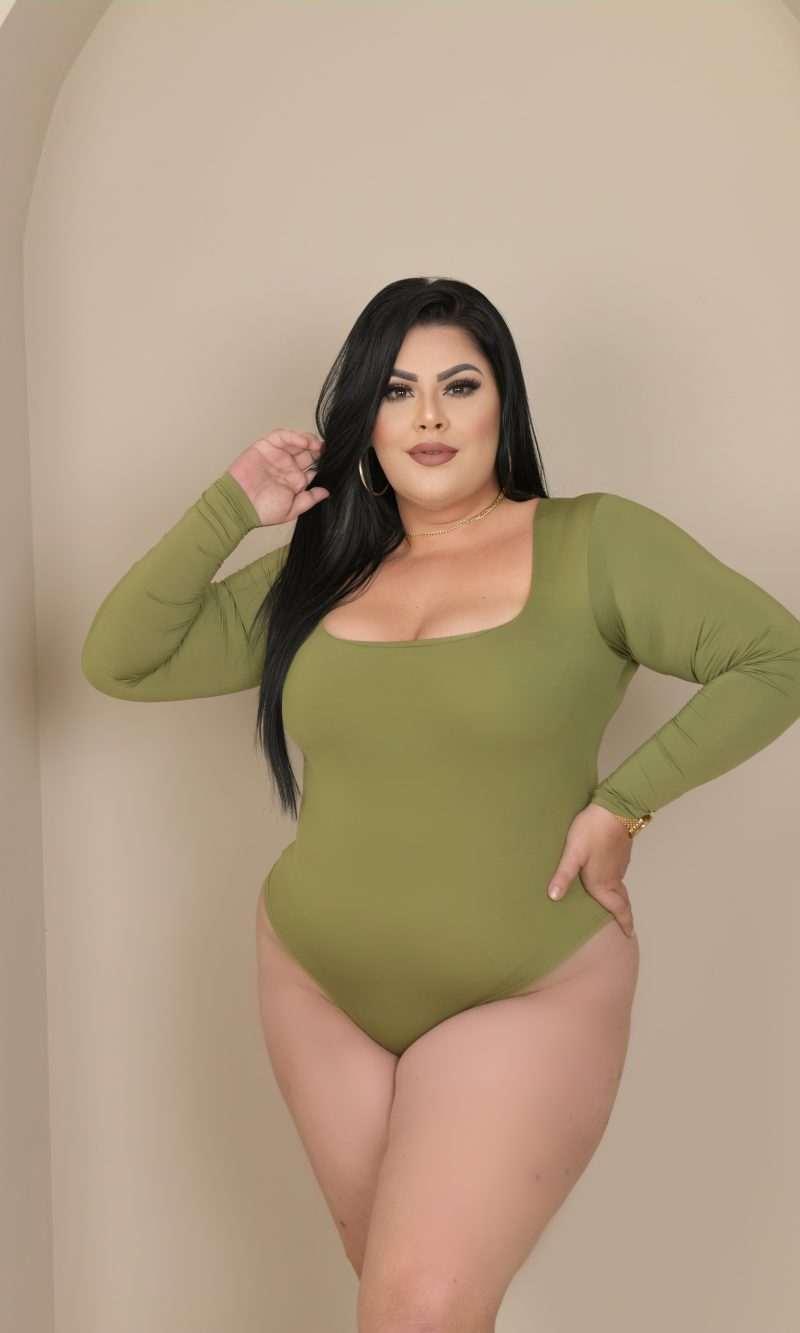 body lua fluity manga longa gola quadrada branco plus size