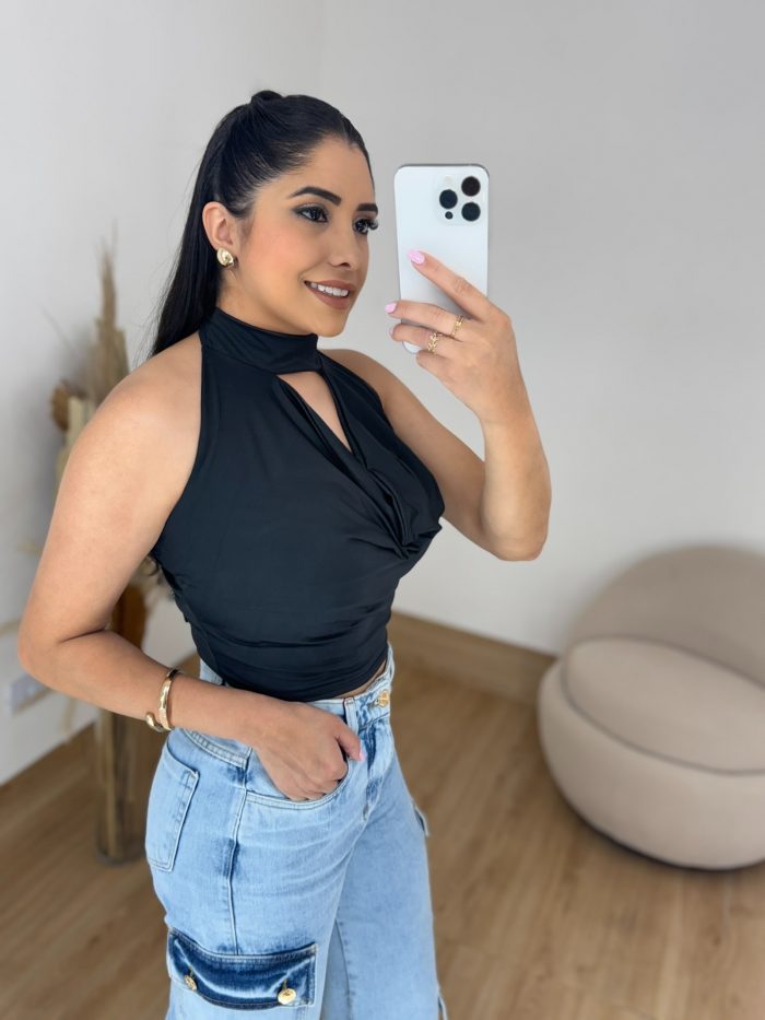 cropped top feminino decote choker frente Única moda verão slim cropped top feminino decote choker frente Única moda verão slim