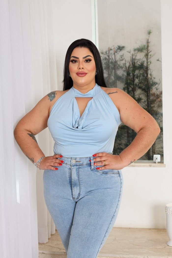 cropped top feminino decote choker frente Única moda verão plus size cropped top feminino decote choker frente Única moda verão plus size