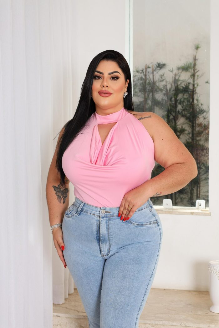 cropped top feminino decote choker frente Única moda verão plus size cropped top feminino decote choker frente Única moda verão plus size