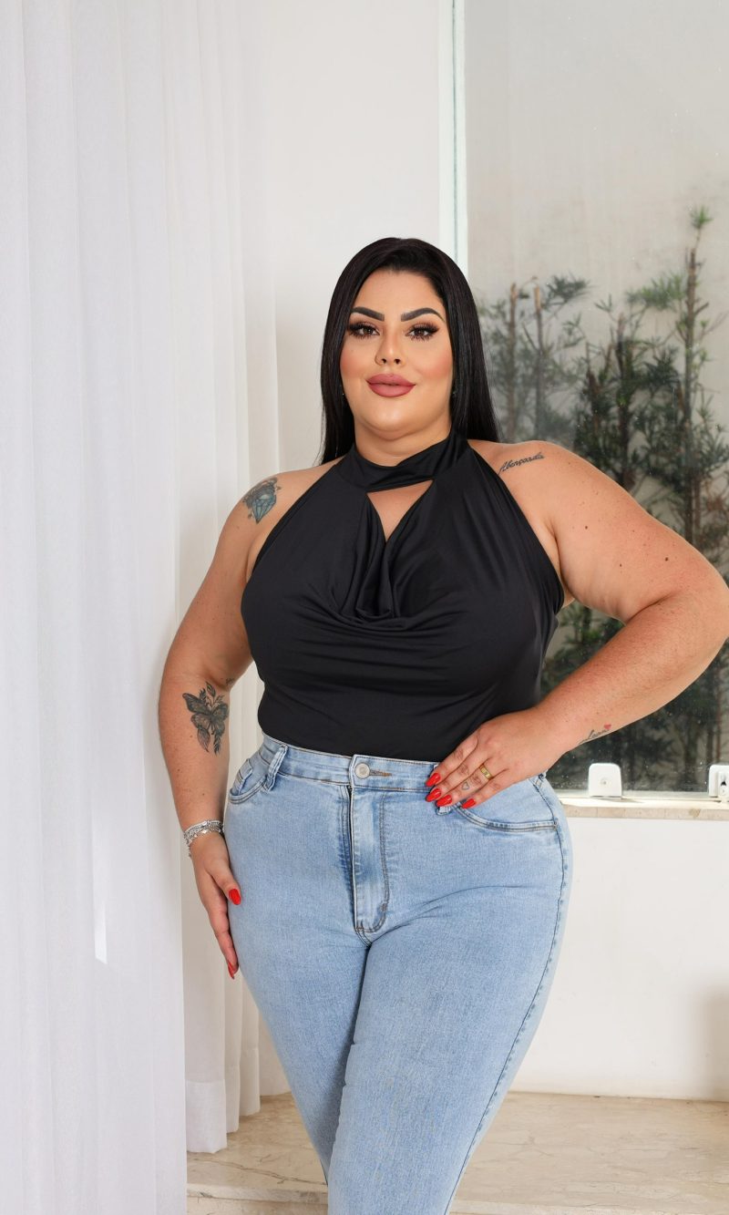 cropped top feminino decote choker frente Única moda verão plus size cropped top feminino decote choker frente Única moda verão plus size