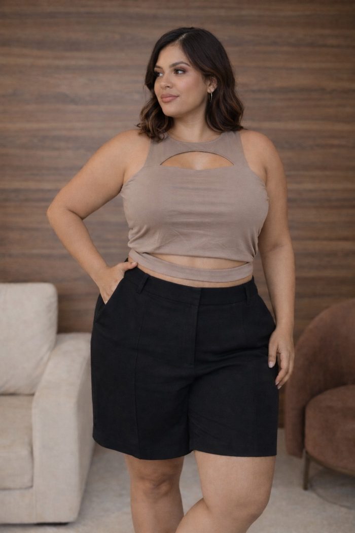 cropped celina com decote frontal abertura na barriga com alça fina premium preto plus cropped celina com decote frontal abertura na barriga com alça fina premium preto plus