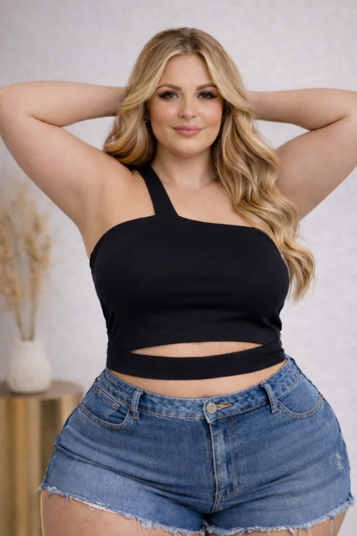 cropped nina decote transversal com abertura na cintura premium preto plus