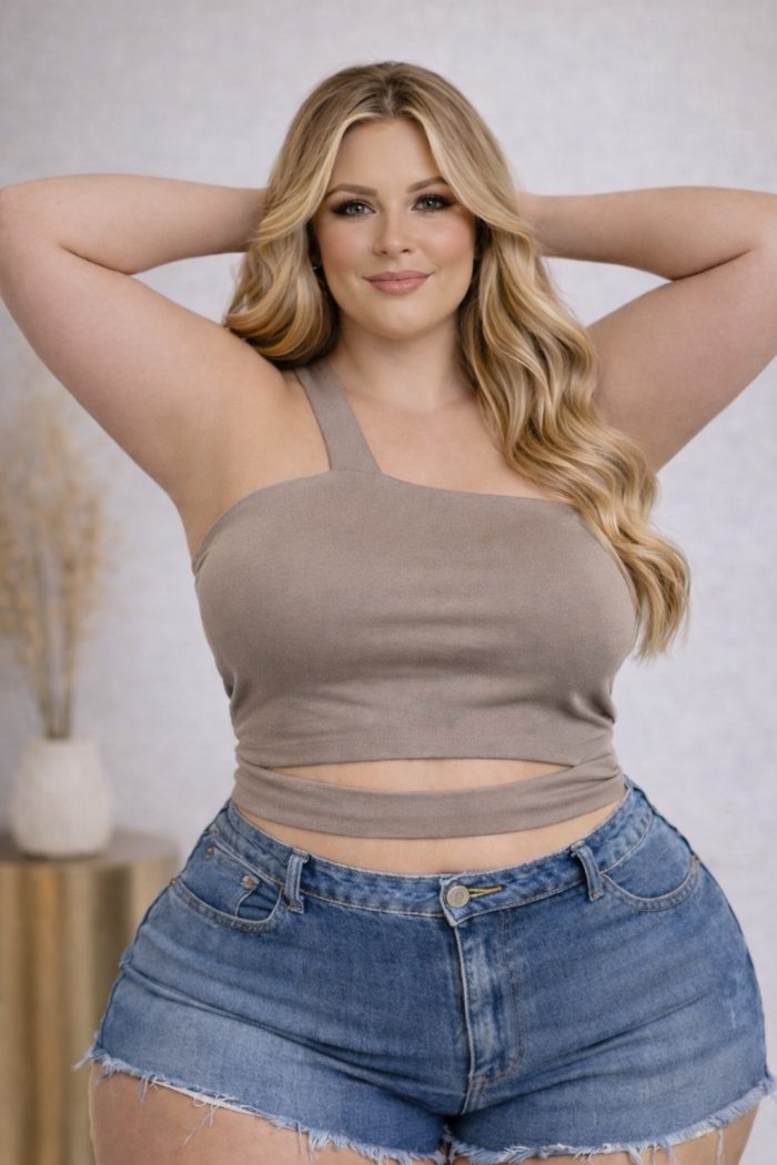 cropped nina decote transversal com abertura na cintura premium preto plus