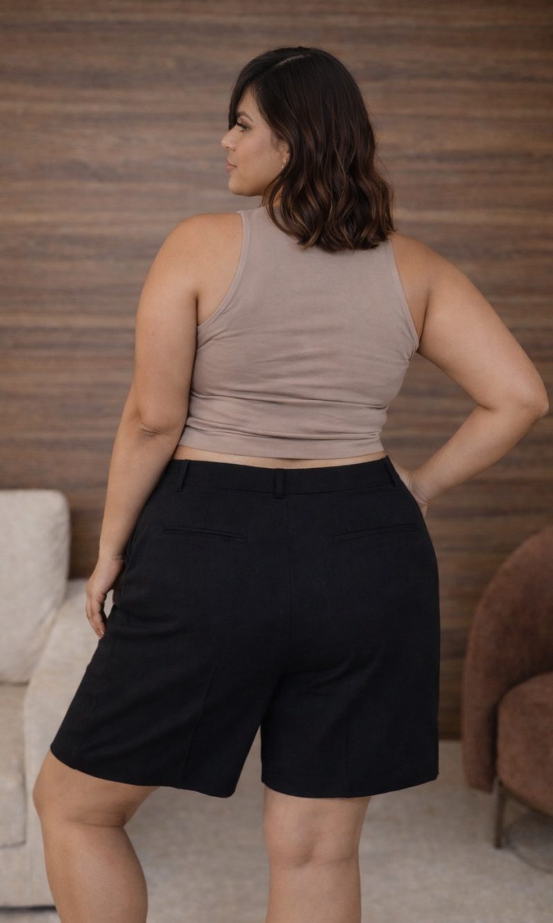 cropped celina com decote frontal abertura na barriga com alça fina premium preto plus